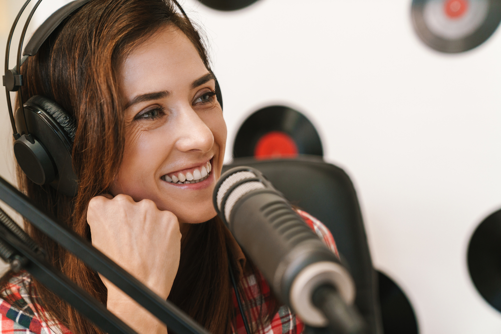 Sponsorship vs. Affiliate Marketing: Which Is Better for Your Podcast?